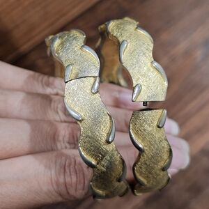 Vintage Crown Trifari Gold Tone Hinged Bangle Bracelets